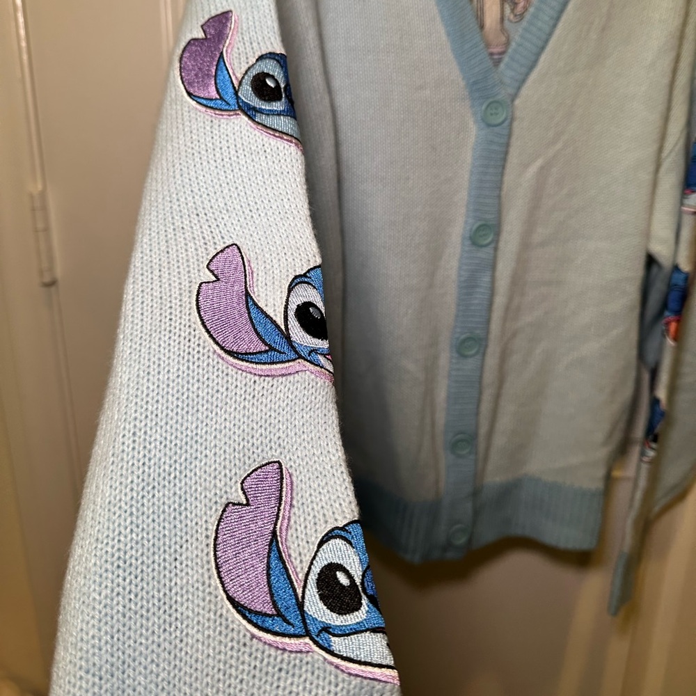 NWOT Her Universe Disney Stitch Stay Weird Ladies Embroidered Cardigan - Picture 6 of 12